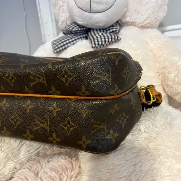 π₯π₯ Authentic LV crossbody bag π₯π₯ - Picture 10 of 12